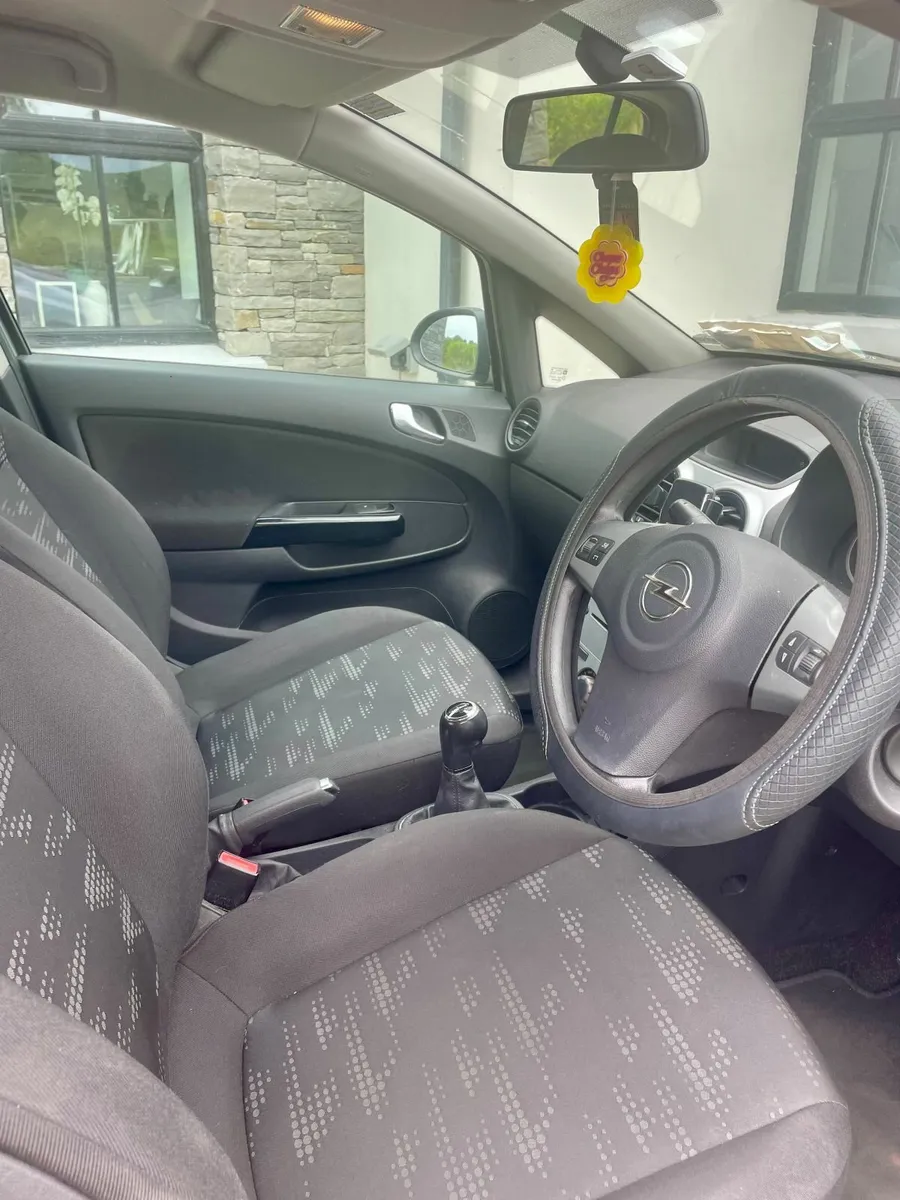 Opel Corsa 2011 - Taxed and NCT 10/25 - Image 4