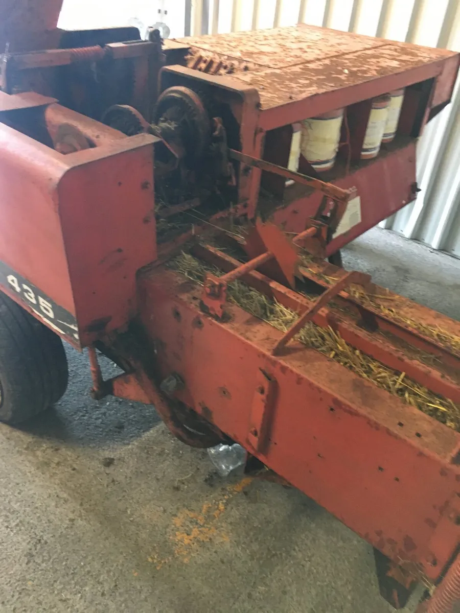 International 435 Baler - Image 4