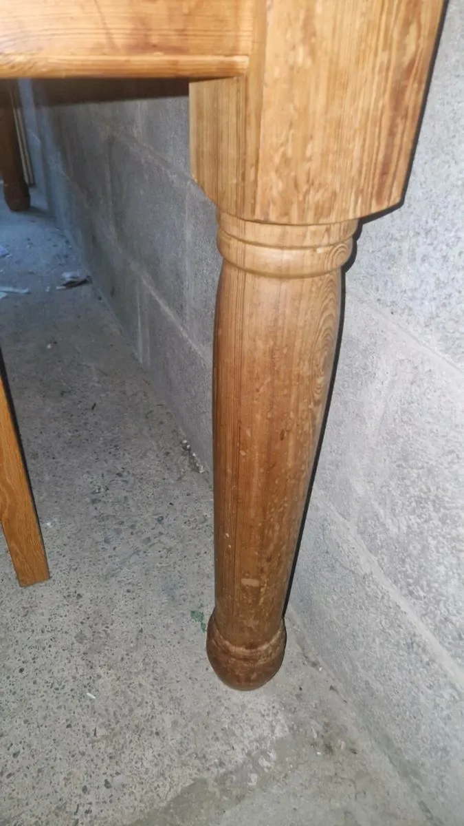 Beautiful handmade pine wood table - Image 3