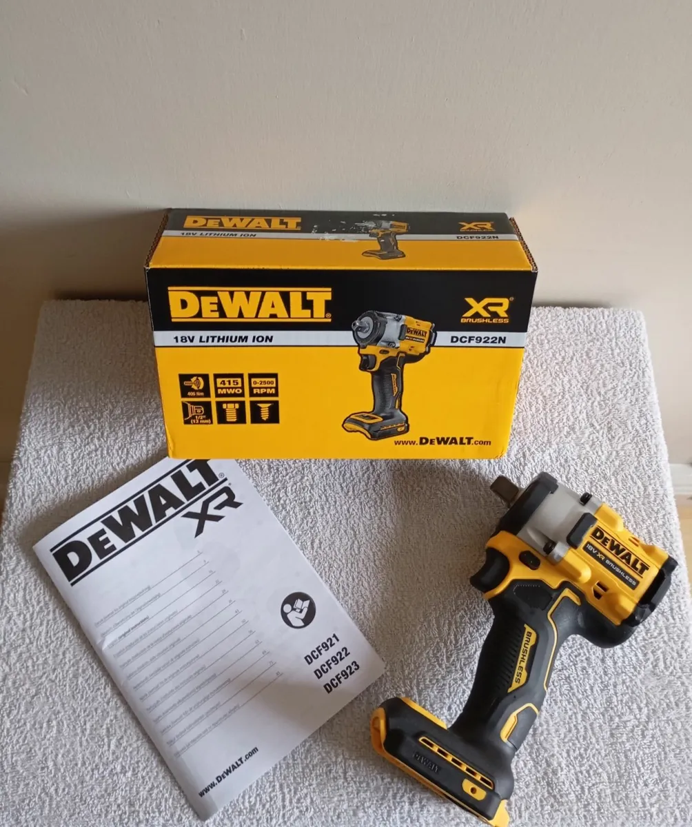 DeWalt dcf922 1/2" Impact Wrench - Image 1