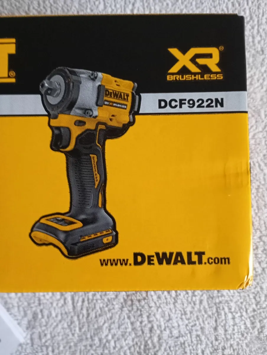 DeWalt dcf922 1/2" Impact Wrench - Image 2