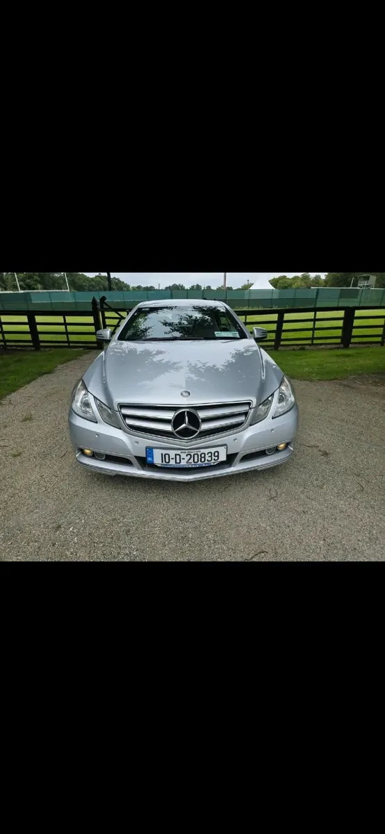 Mercedes-Benz E-Class 2010 - Image 2