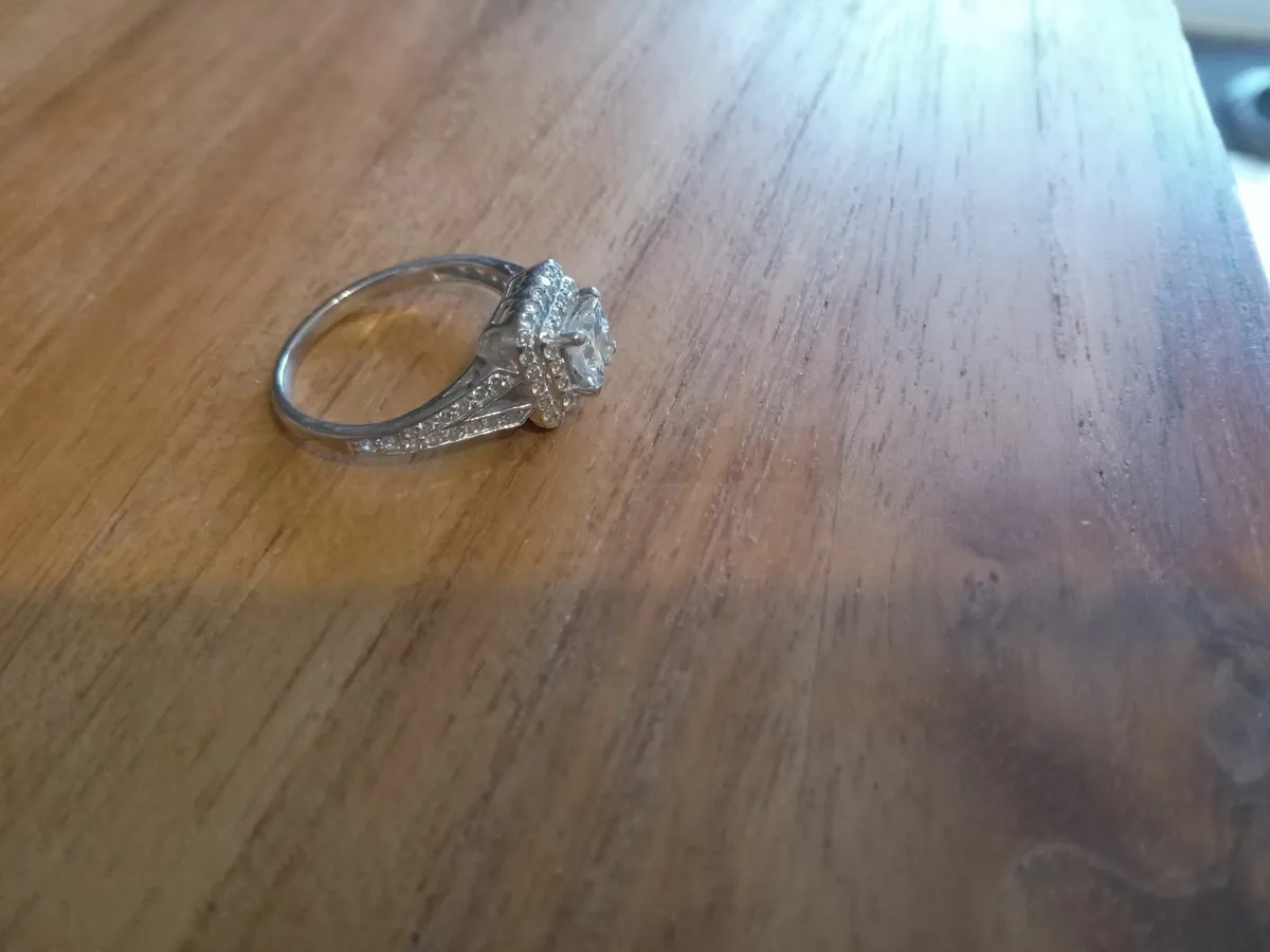 Diamond ring - Image 1