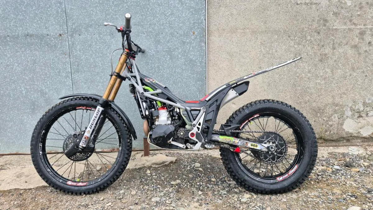 2024 Vertigo RS2 Nitro 300cc Trials Bike - Image 3