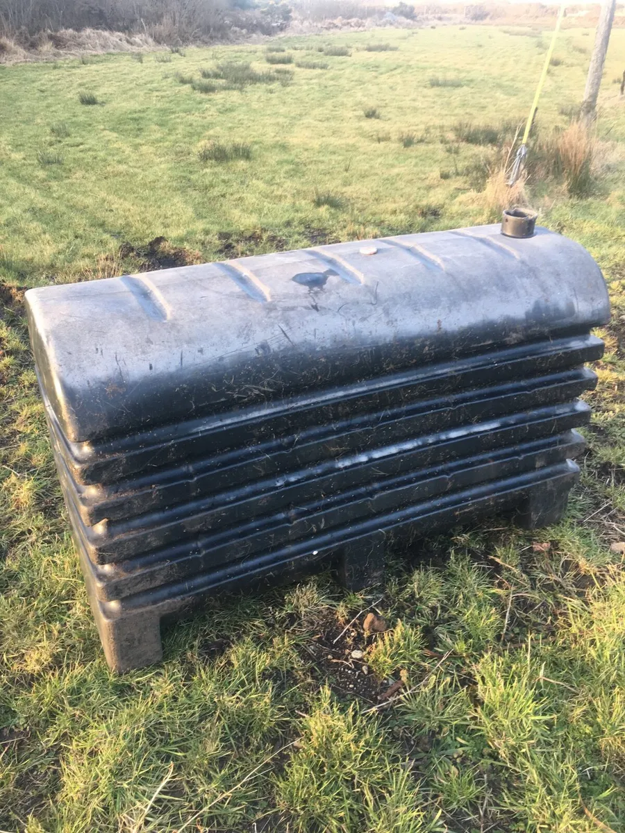 Oil tanks - Image 1