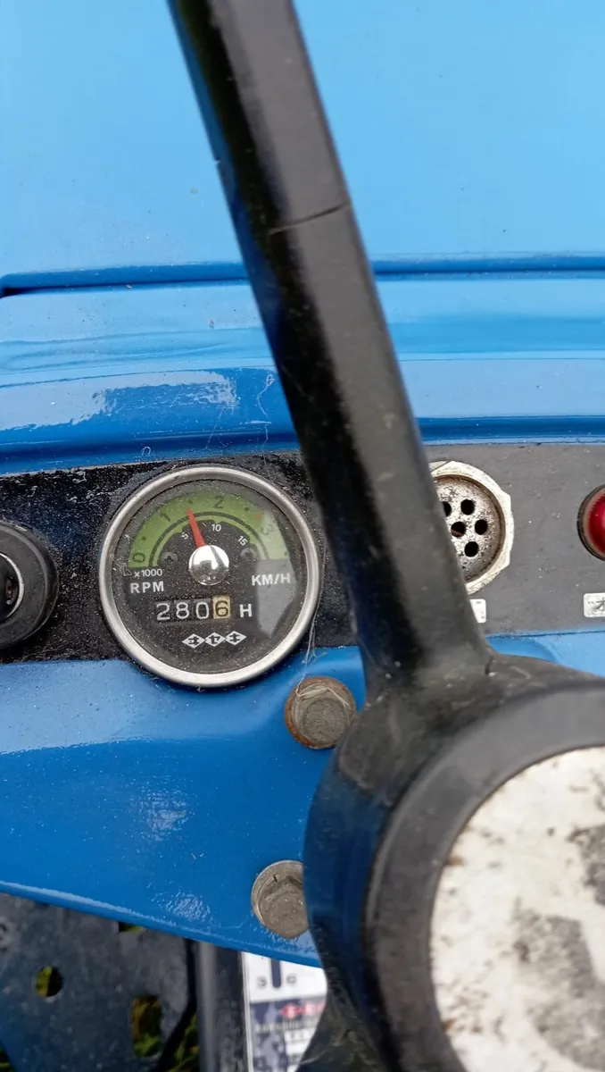 Iseki TX1510 compact tractor - Image 3