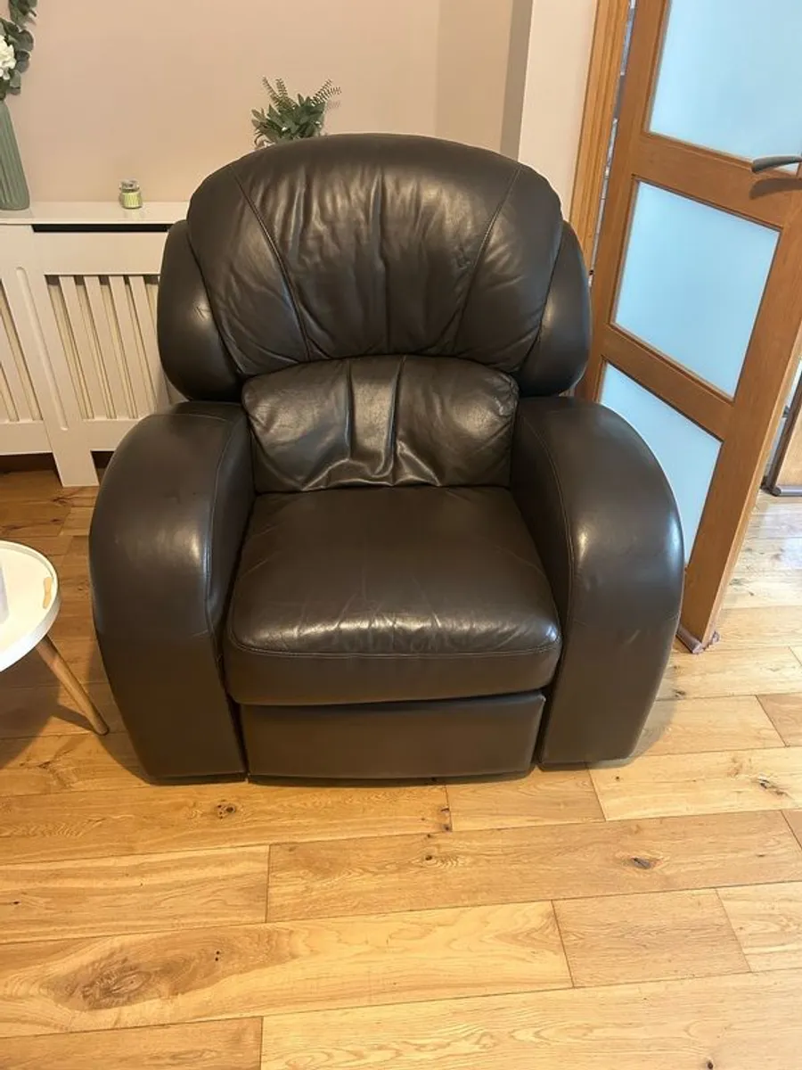 couch - Image 2