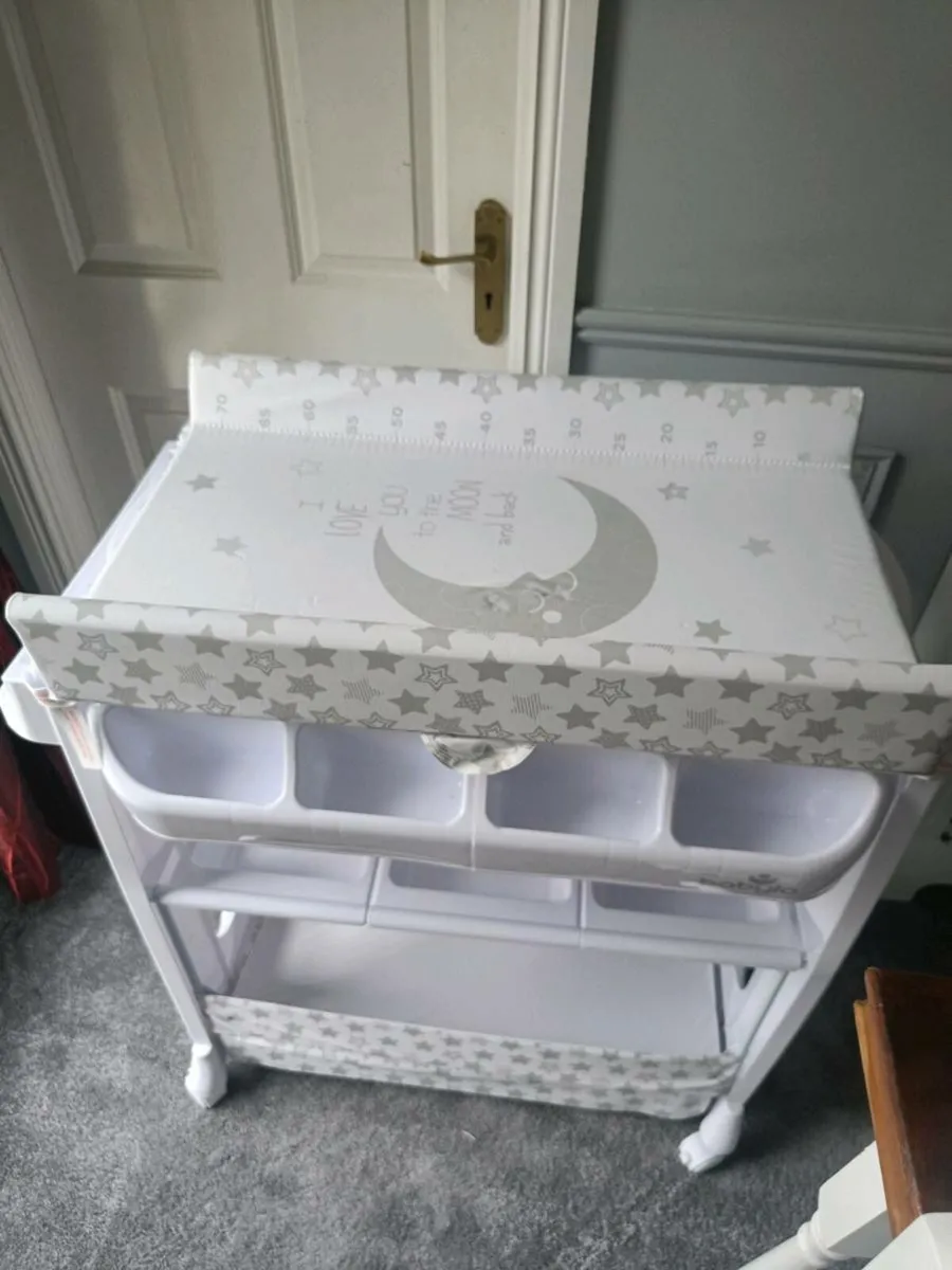Baby changing unit with bath - Image 1
