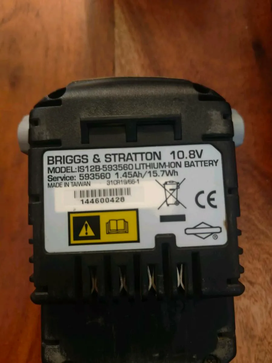 Battery, instart Briggs and Stratton lawnmower - Image 2