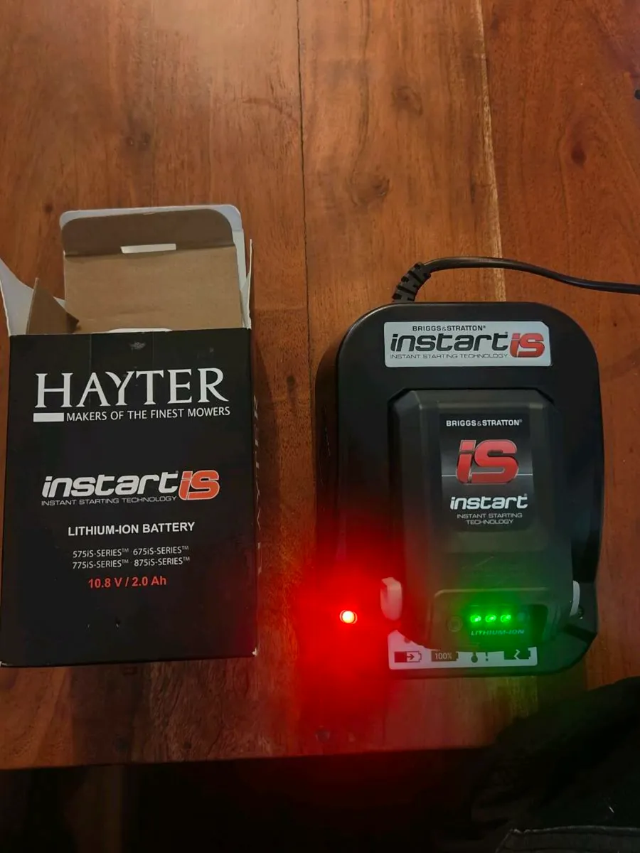 Battery, instart Briggs and Stratton lawnmower - Image 1