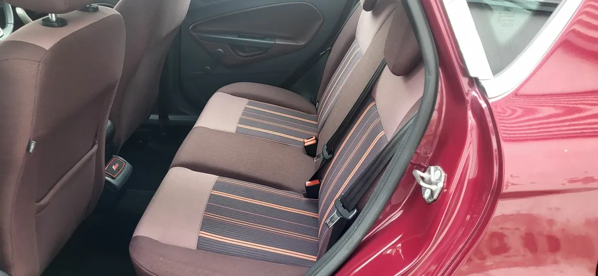 Ford Fiesta 2010 - Image 2