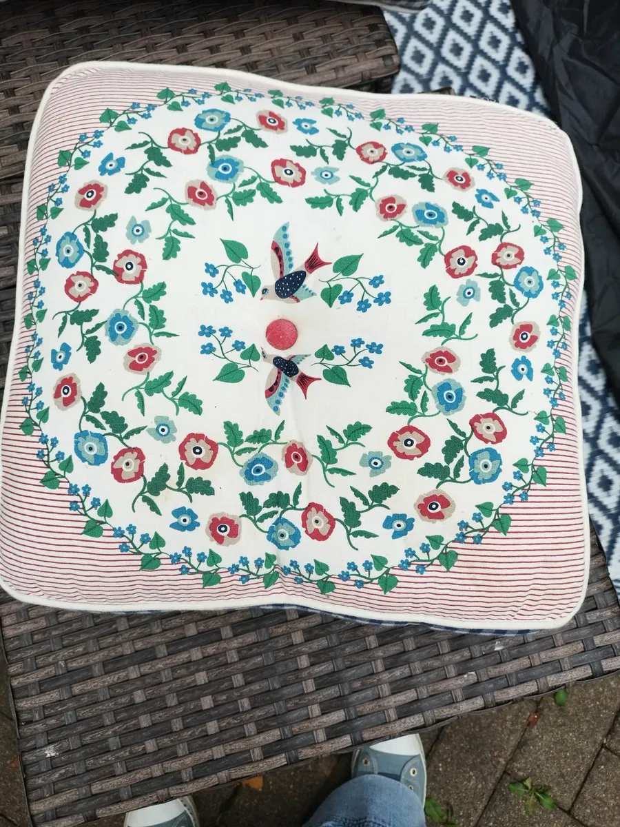 Cushions - Image 4