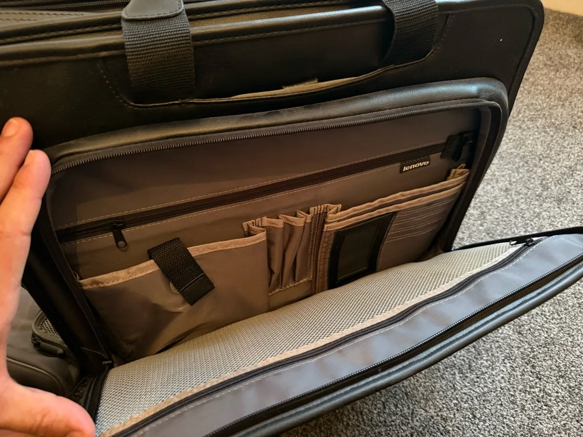 Lenovo thinkpad messenger leather bag - Image 3