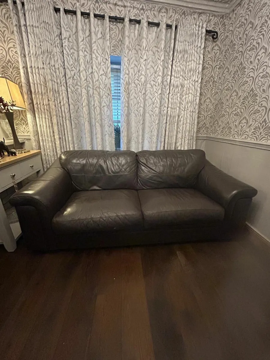 Leather couch 3/1 seater - Image 1