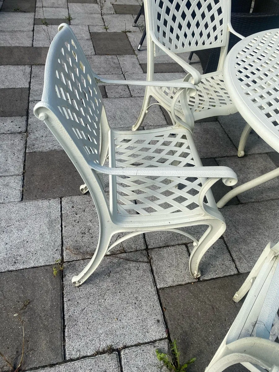 Garden table and chairs - Image 3