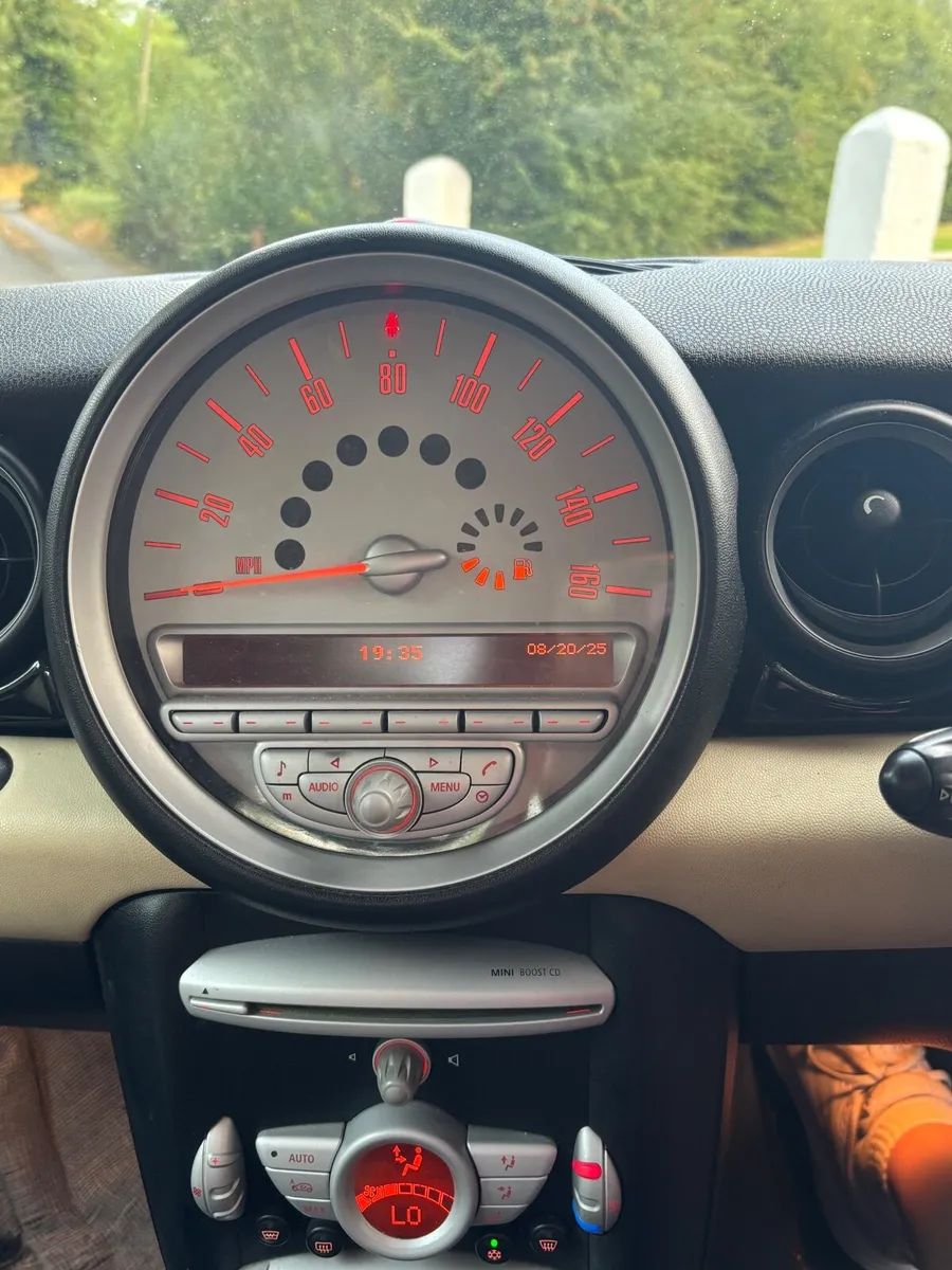 Mini Cooper 2009 - Image 2