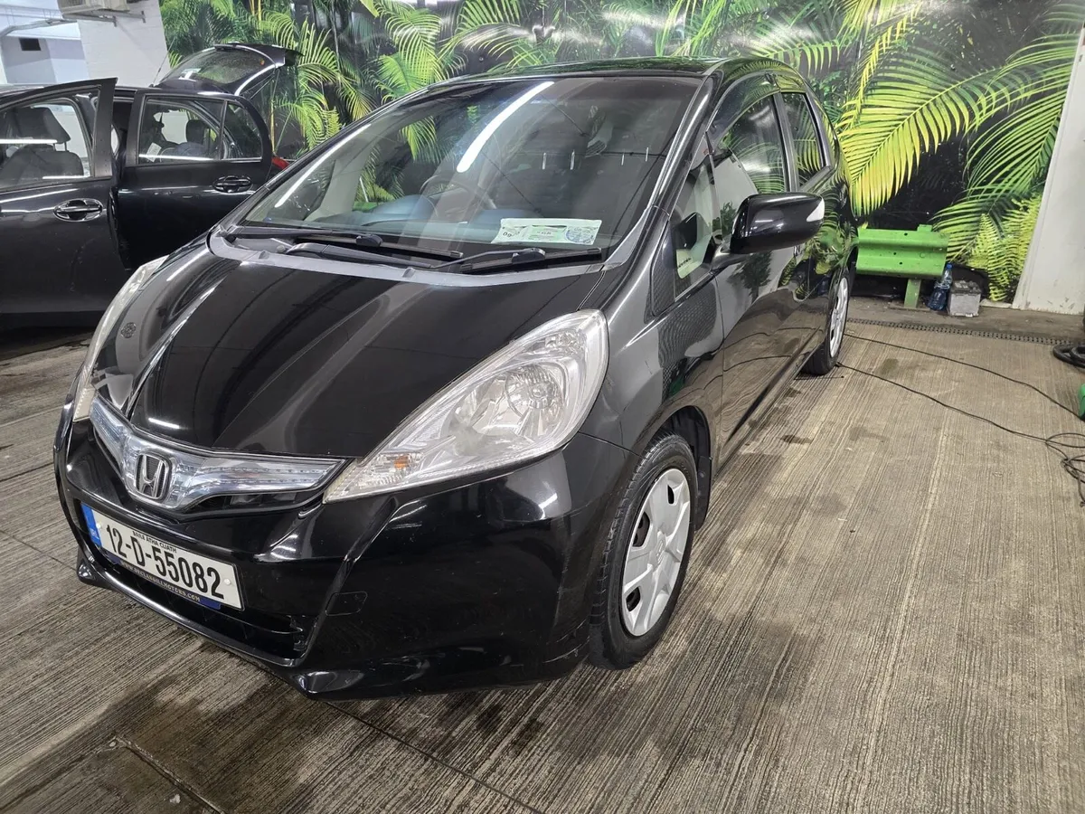 12 honda Fit Automatic Hybrid  auto stop Nct & Tax - Image 3