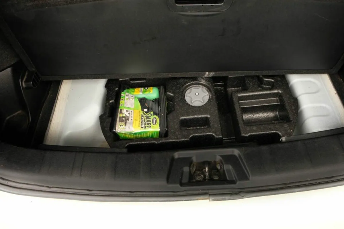 car - Image 2