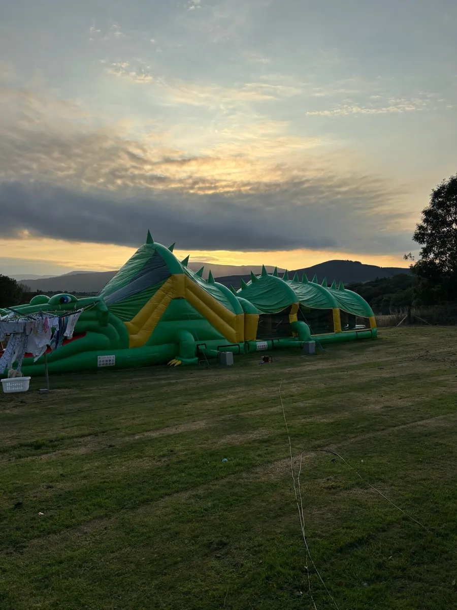 Bouncy castle - Image 2