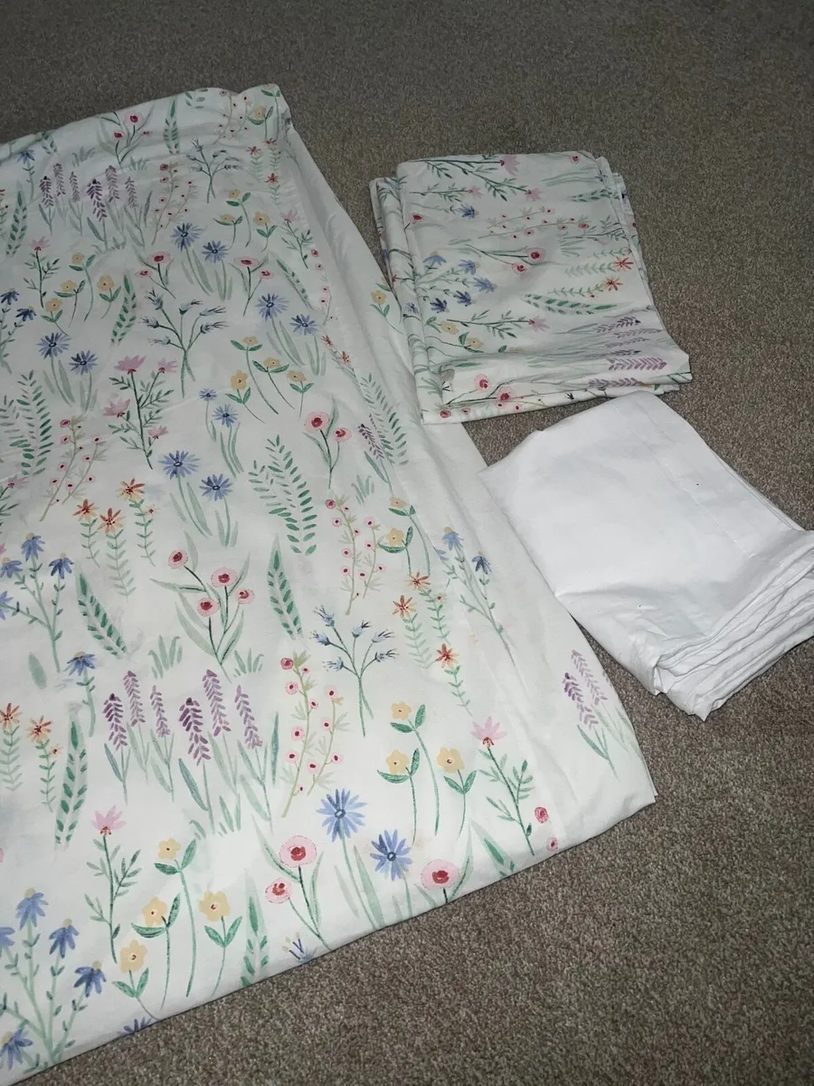 3 Duvet Cover Sets & Set of 4 New Pillow Cases - Image 1