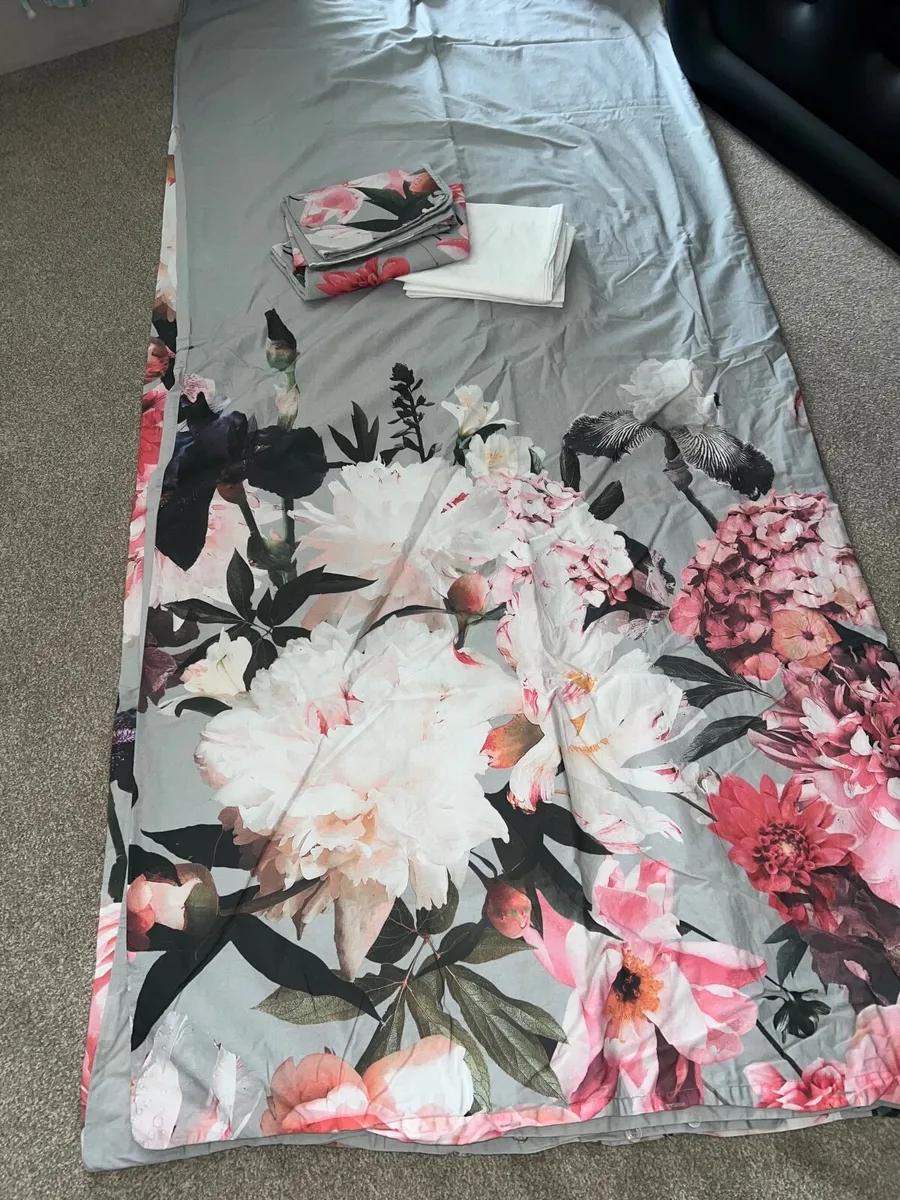 3 Duvet Cover Sets & Set of 4 New Pillow Cases - Image 4