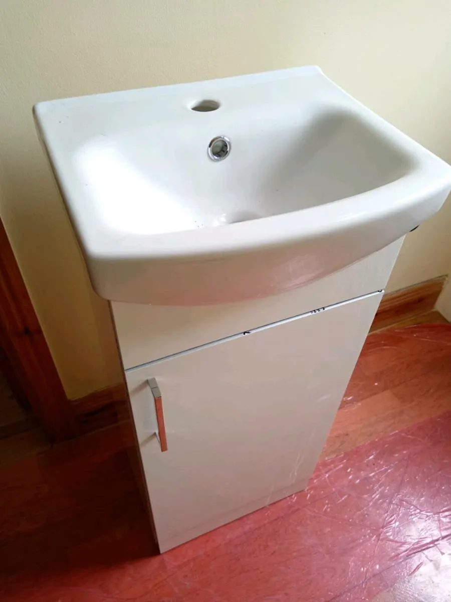 Bathroom sink unit - Image 1