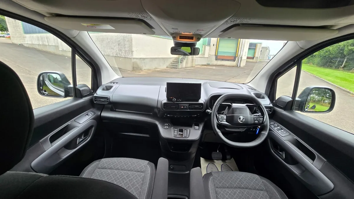 Opel  Vauxhall Combo Life Electric EV 3 Isofix's - Image 2