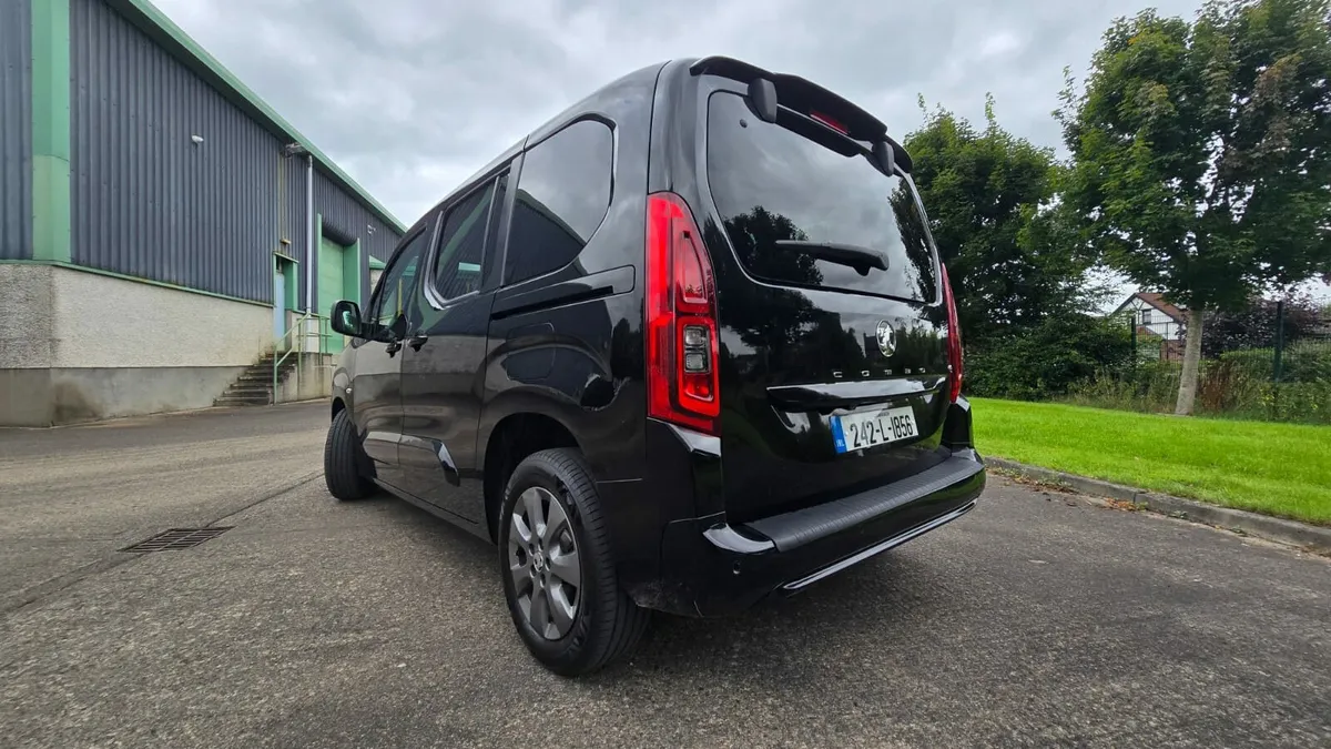 Opel  Vauxhall Combo Life Electric EV 3 Isofix's - Image 4
