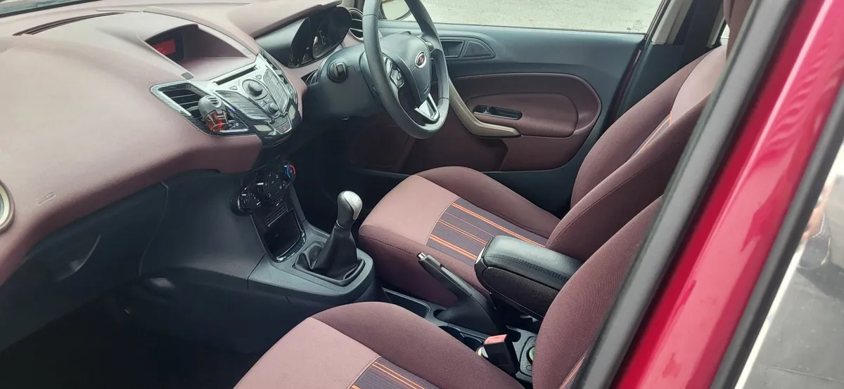 Ford Fiesta 2010 - Image 4