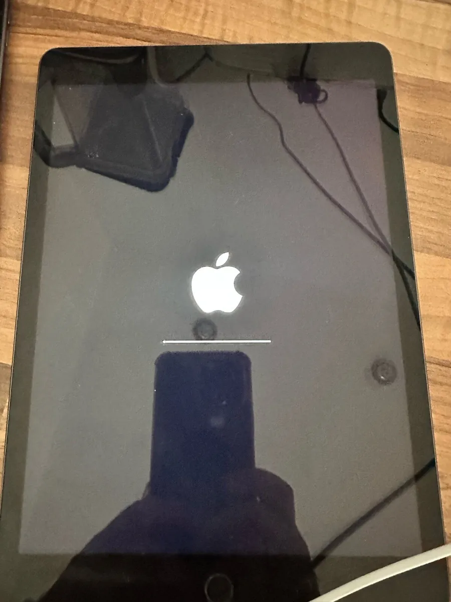 iPad - Image 1