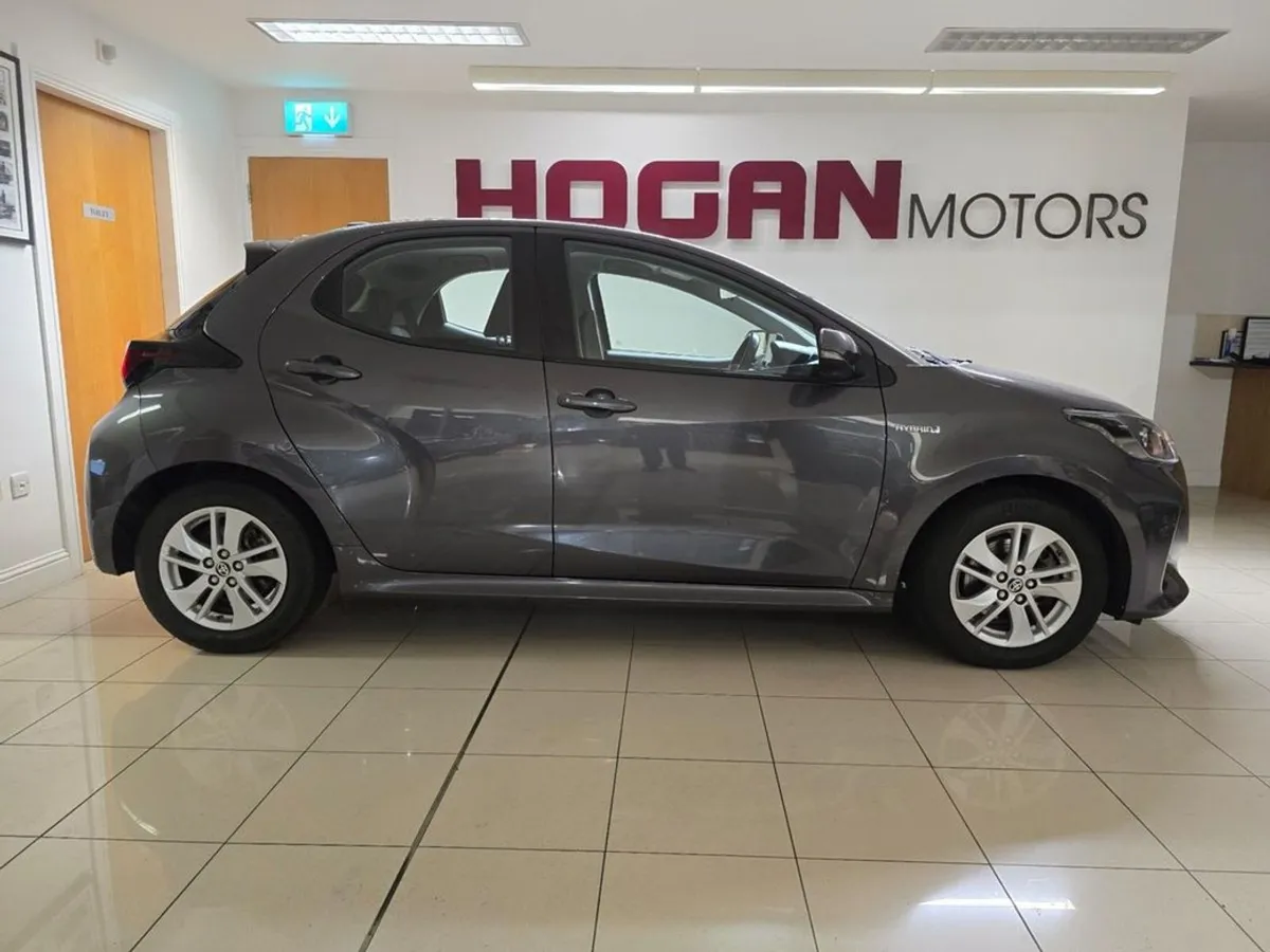 Toyota Yaris Hybrid Luna Automatic - Image 3