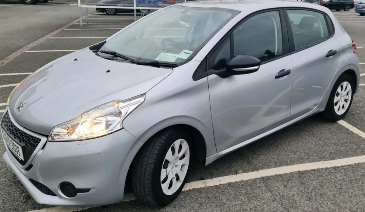 Peugeot 208 - Image 2