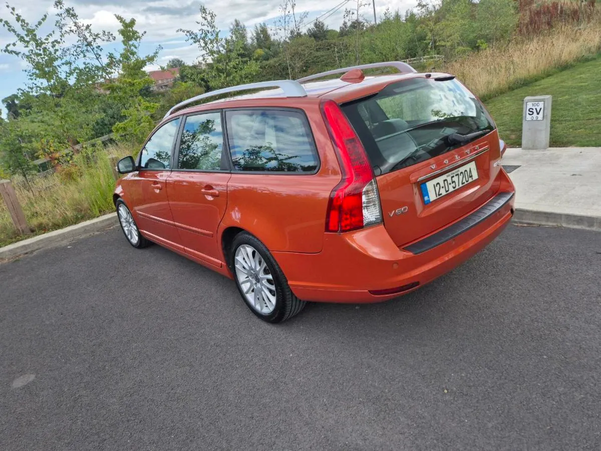 Volvo v50 DrivE Se Lux - Rare Orange - Image 3