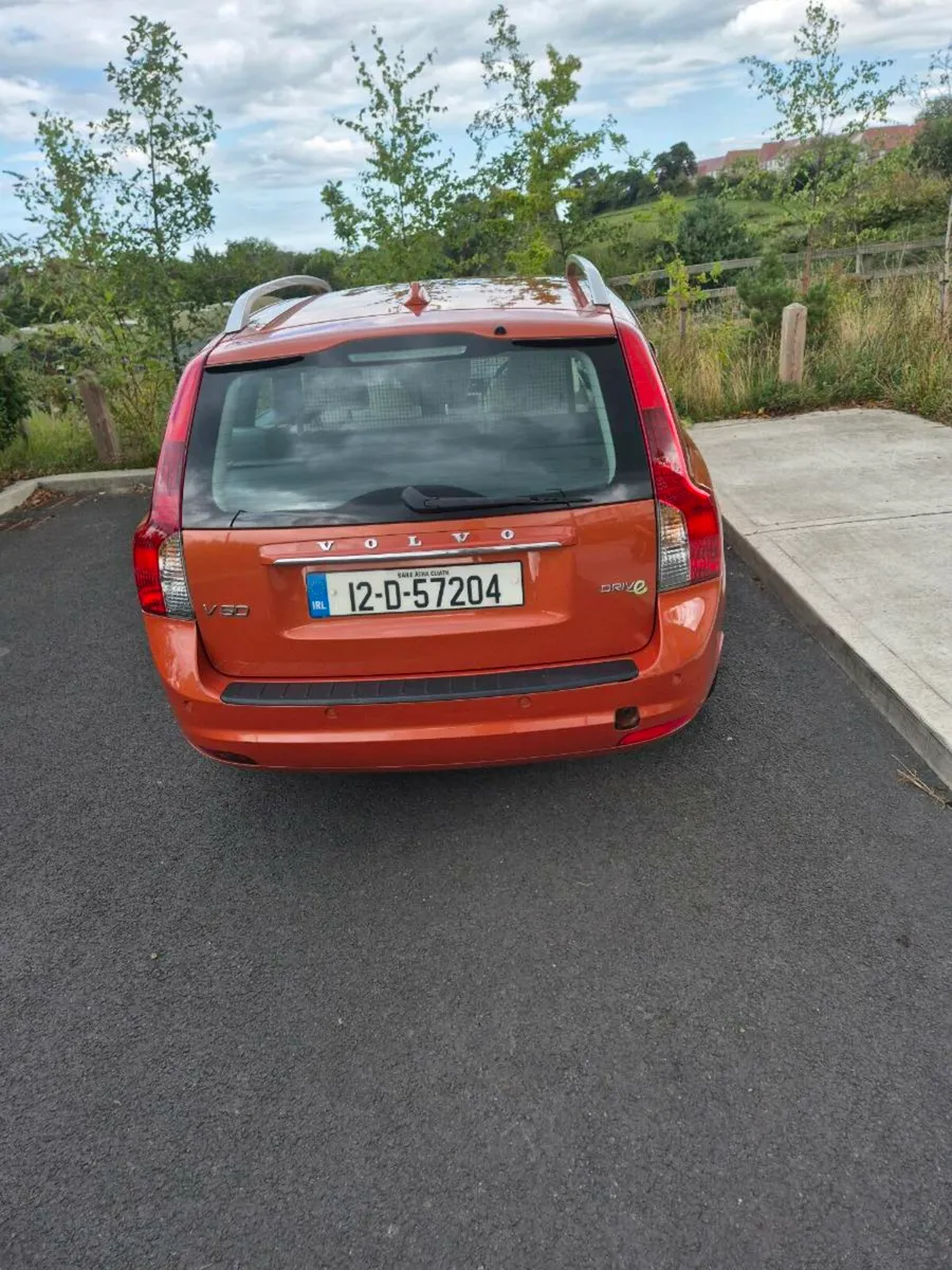 Volvo v50 DrivE Se Lux - Rare Orange - Image 4