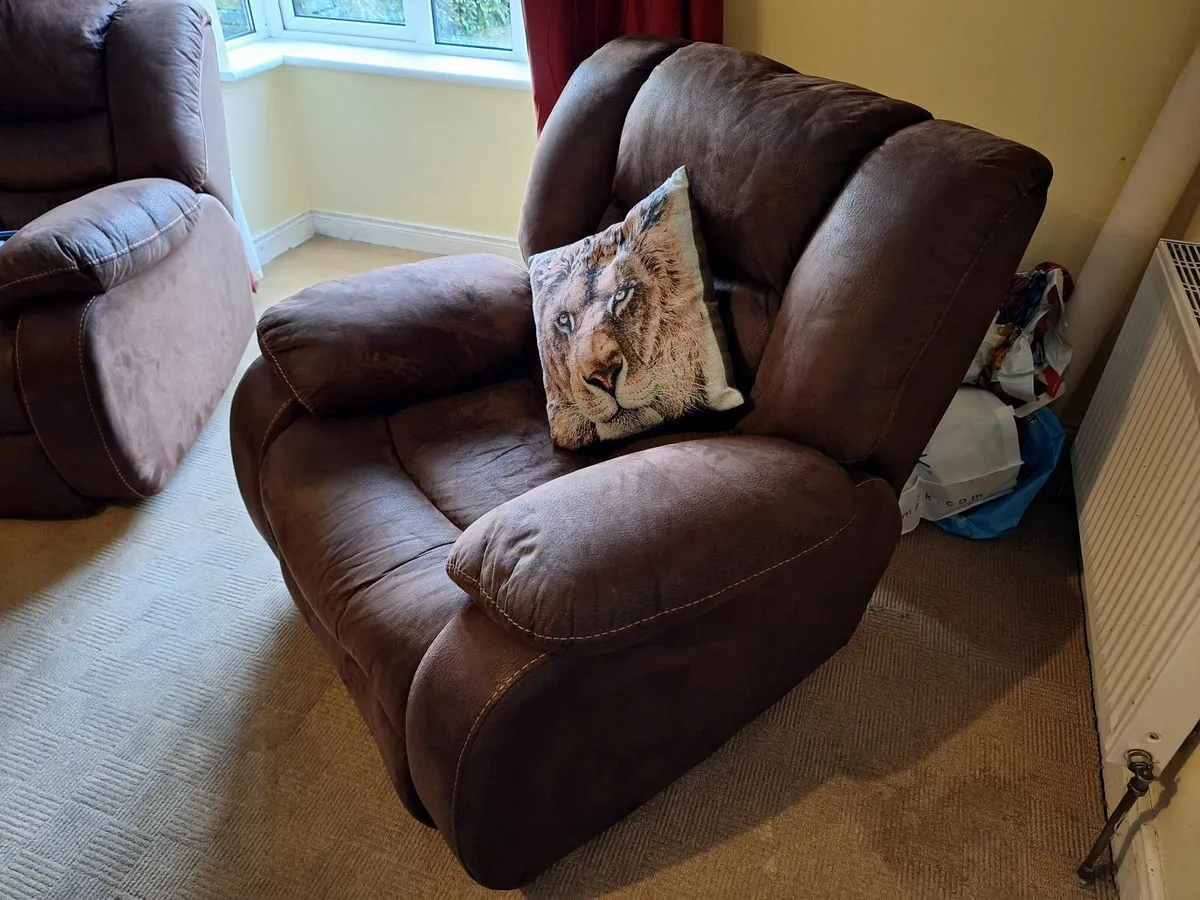 Minogue Furniture Suite - Image 4