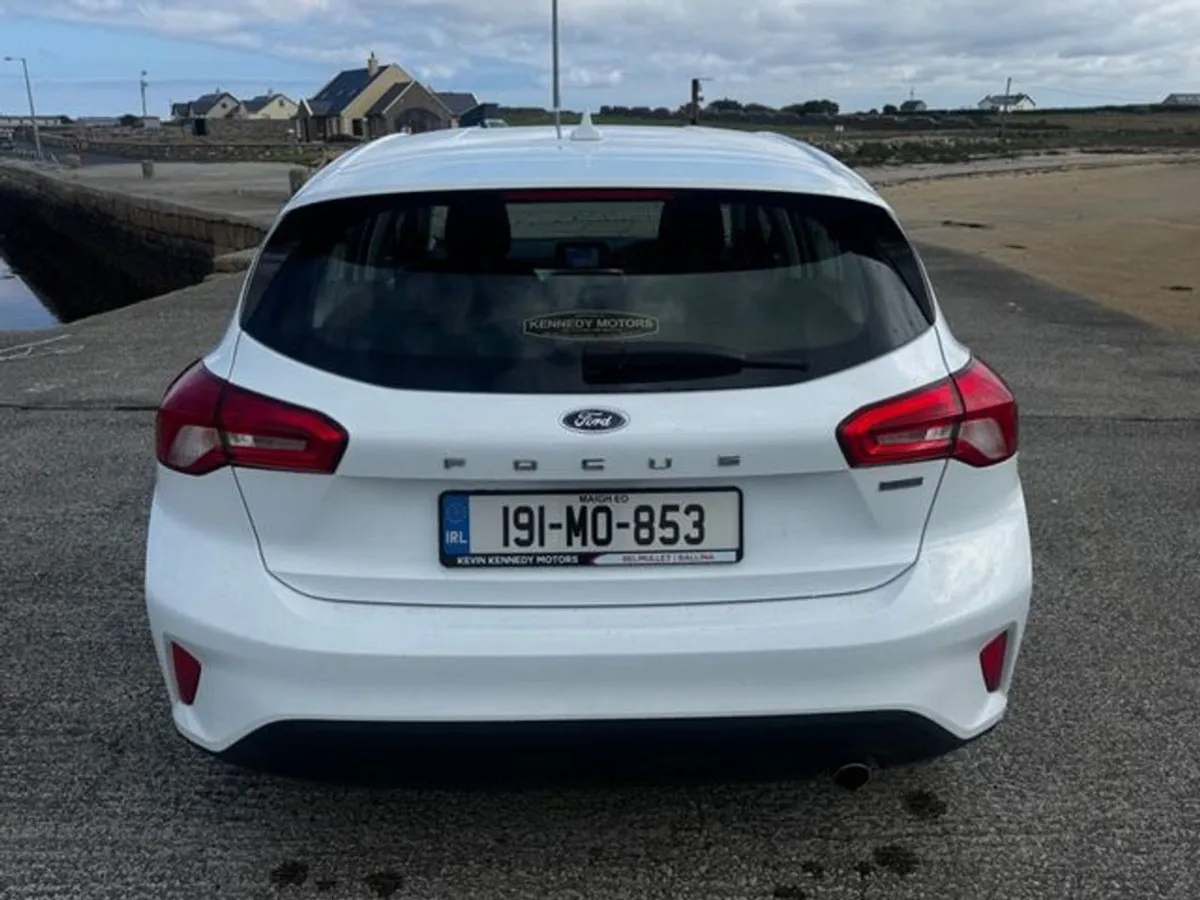 Ford Focus Zetec 5DR 1.5tdci Only 11  000KM - Image 4