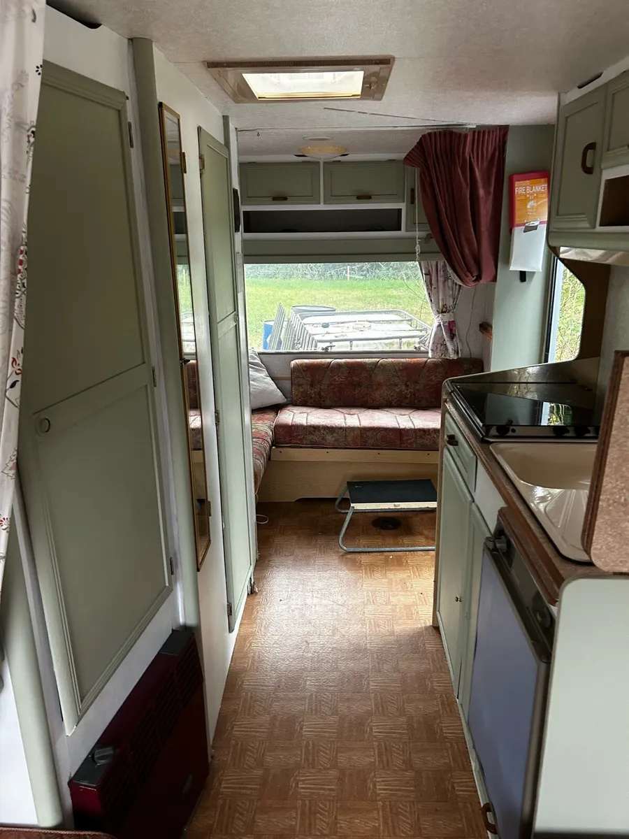 Caravan - Image 4