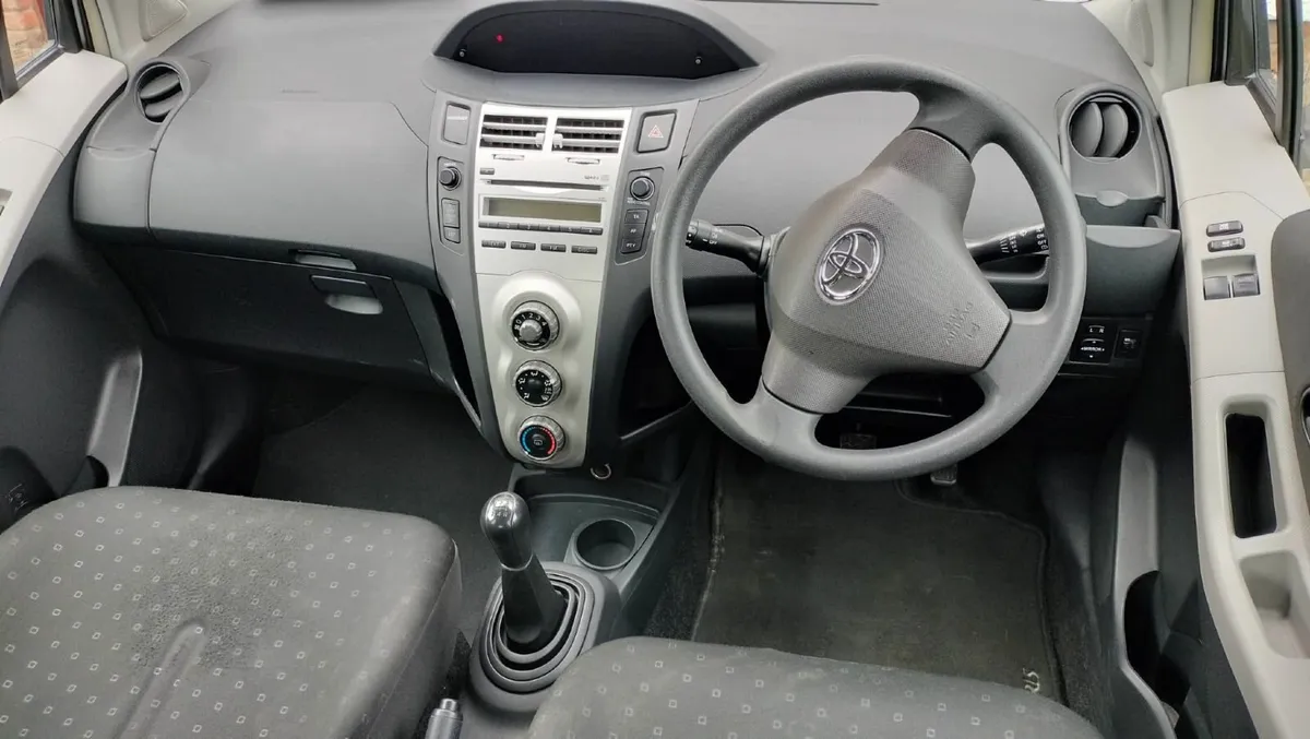Toyota Yaris 2007 - Image 2