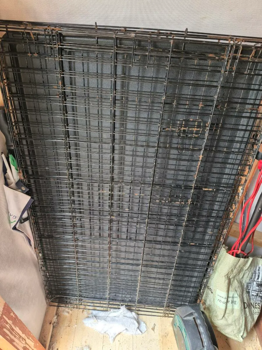 Dog crate XL  €40    & dog beds - Image 1