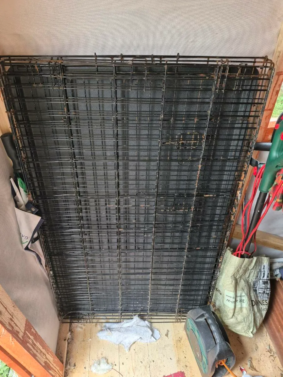 Dog crate XL  €40    & dog beds - Image 2