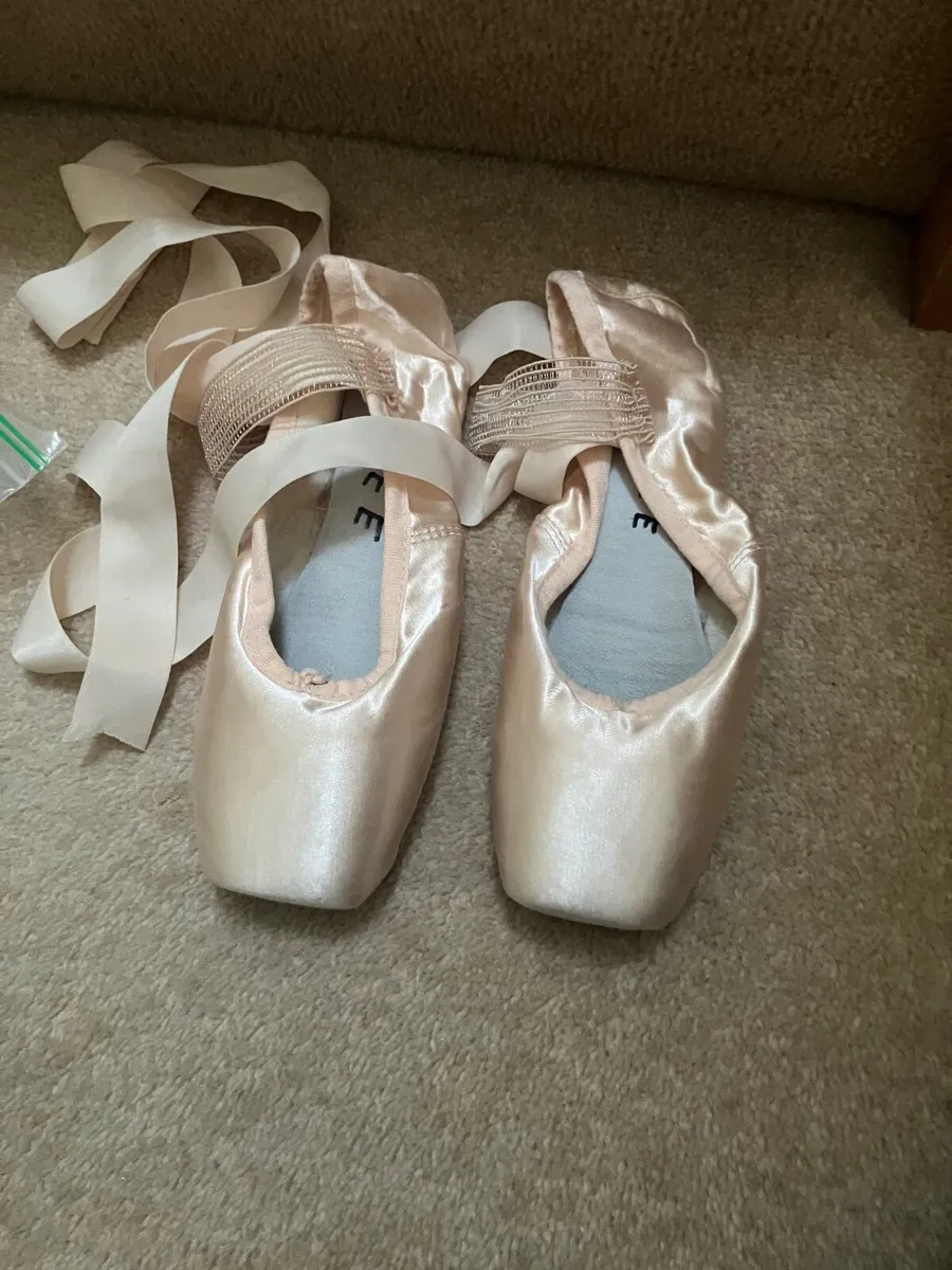 Ballet shoes - Image 1