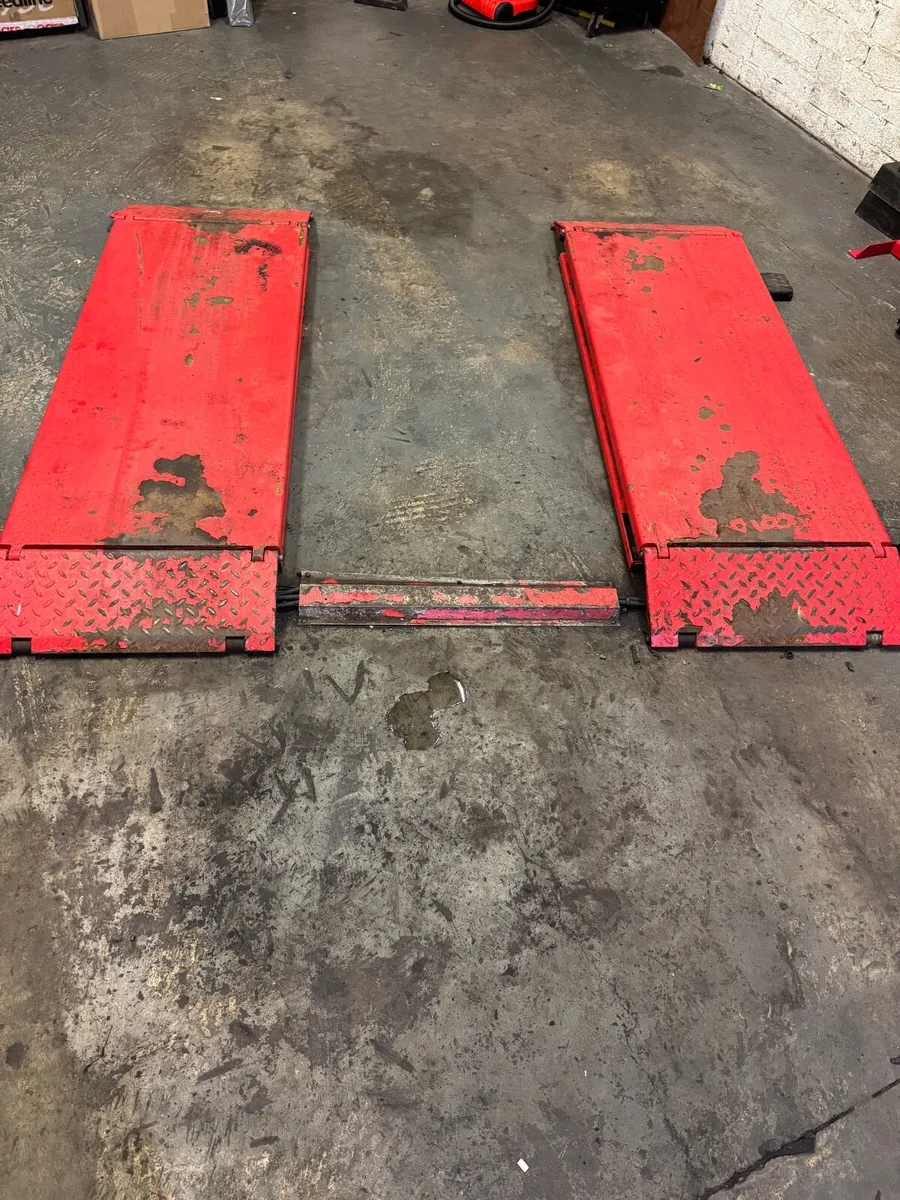 High rise scissor lift - Image 2