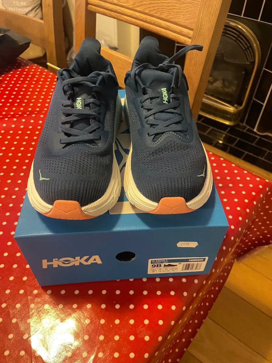Worn very little hoka arahi - Image 1