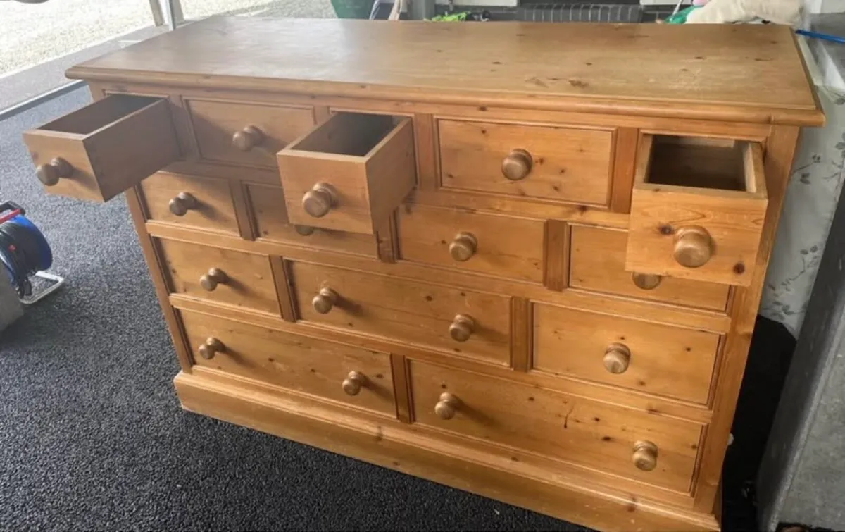 Large Pine chest of drawers ! Stunning - Image 1