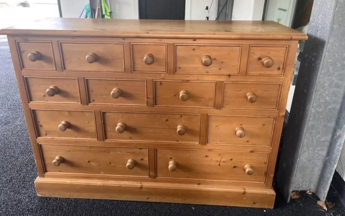 Large Pine chest of drawers ! Stunning - Image 3