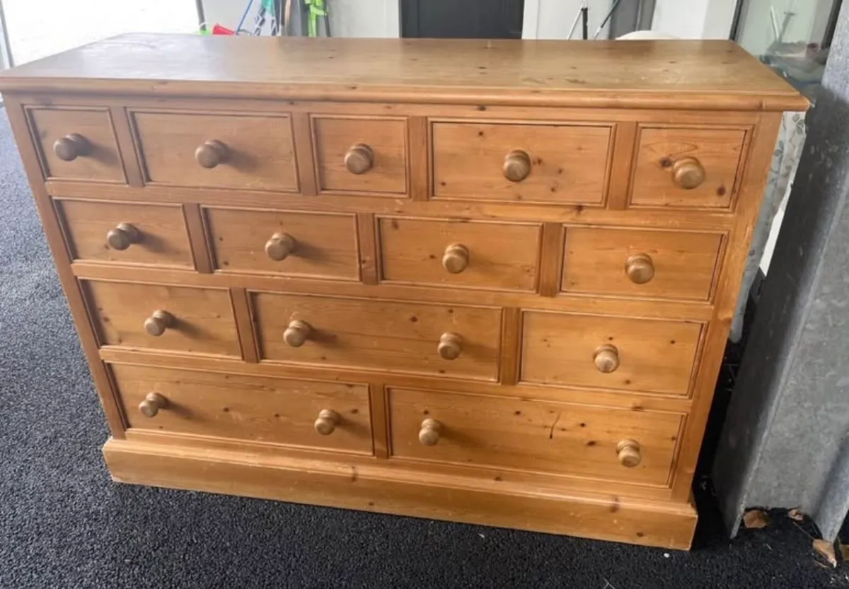 Large Pine chest of drawers ! Stunning - Image 4