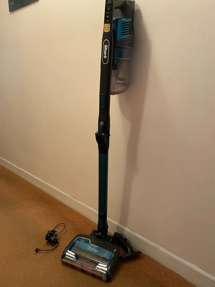 Shark cordless vacuum - Image 2