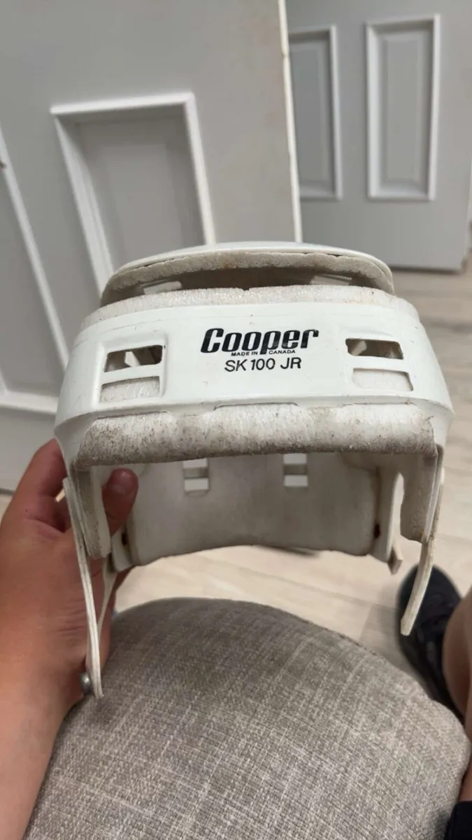 White junior oldstyle cooper helmet - Image 1