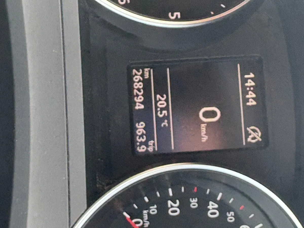 Volkswagen Jetta 2015 - Image 2