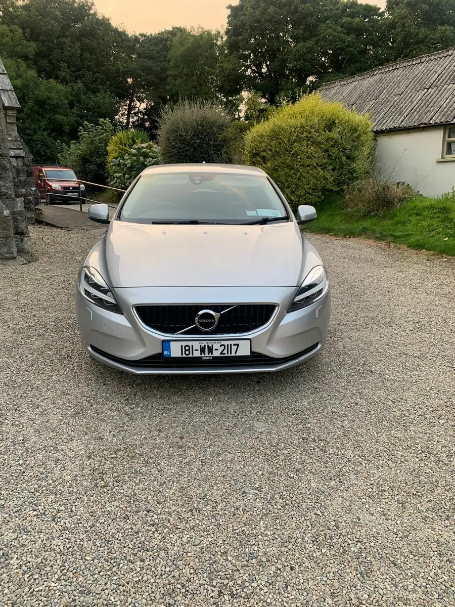 Volvo V40 2018 - Image 2